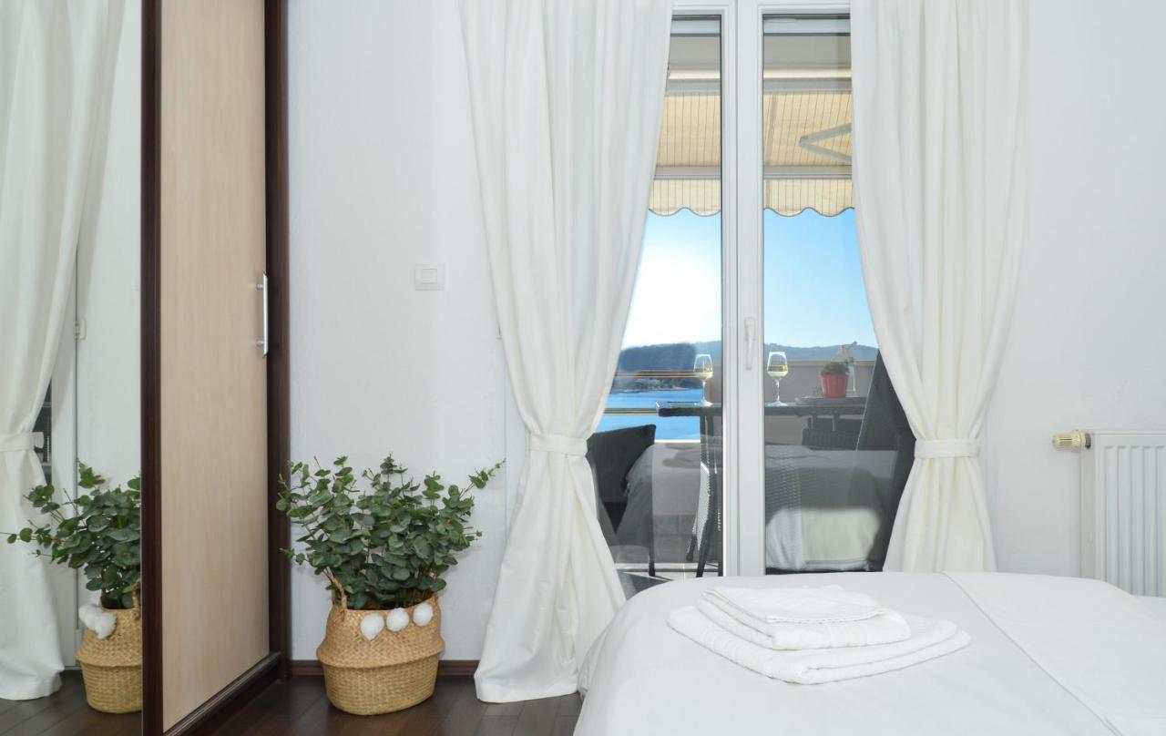 Copacabana Beach Apartments Trogir Exterior photo
