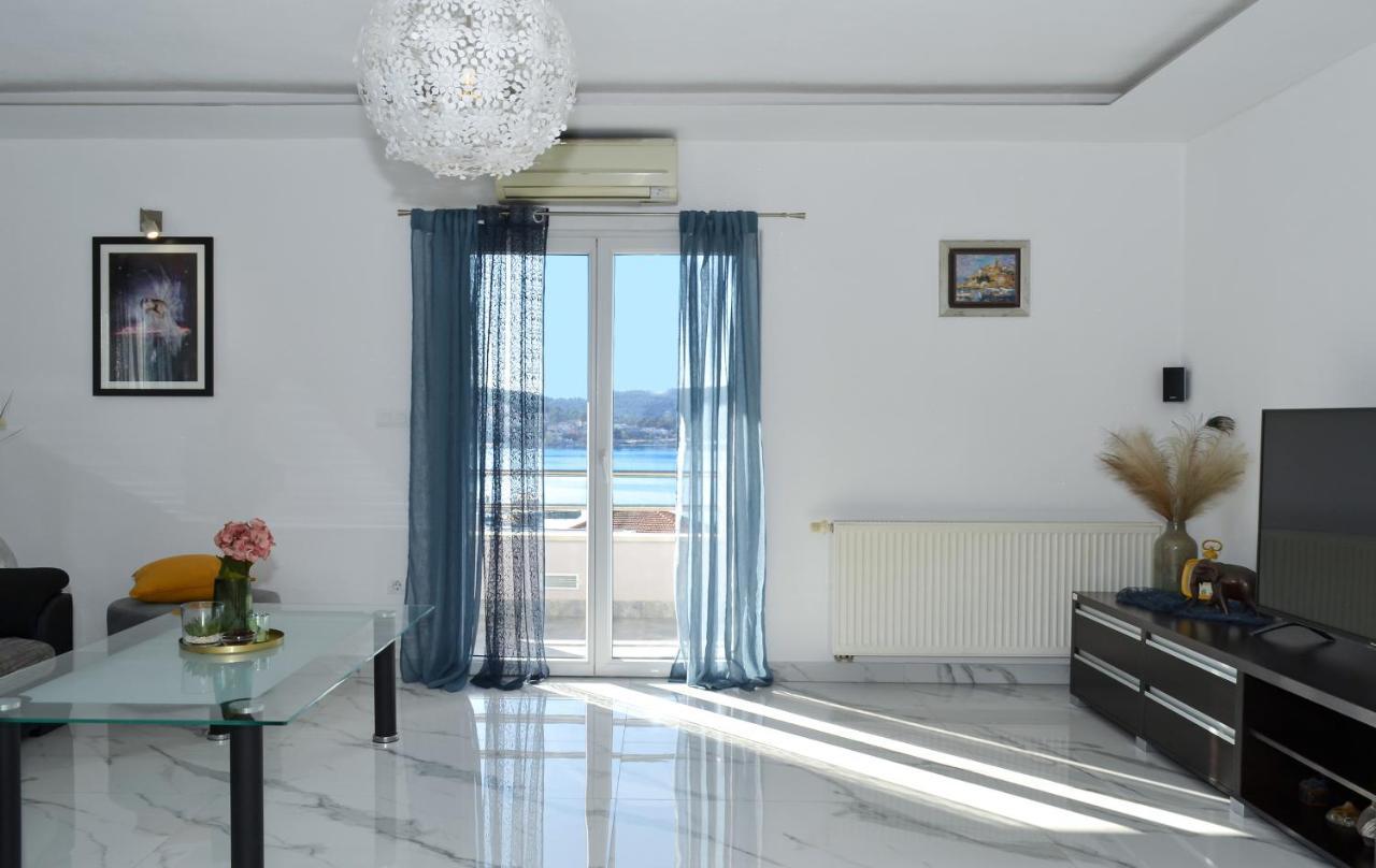 Copacabana Beach Apartments Trogir Exterior photo
