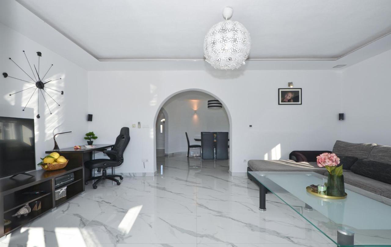 Copacabana Beach Apartments Trogir Exterior photo