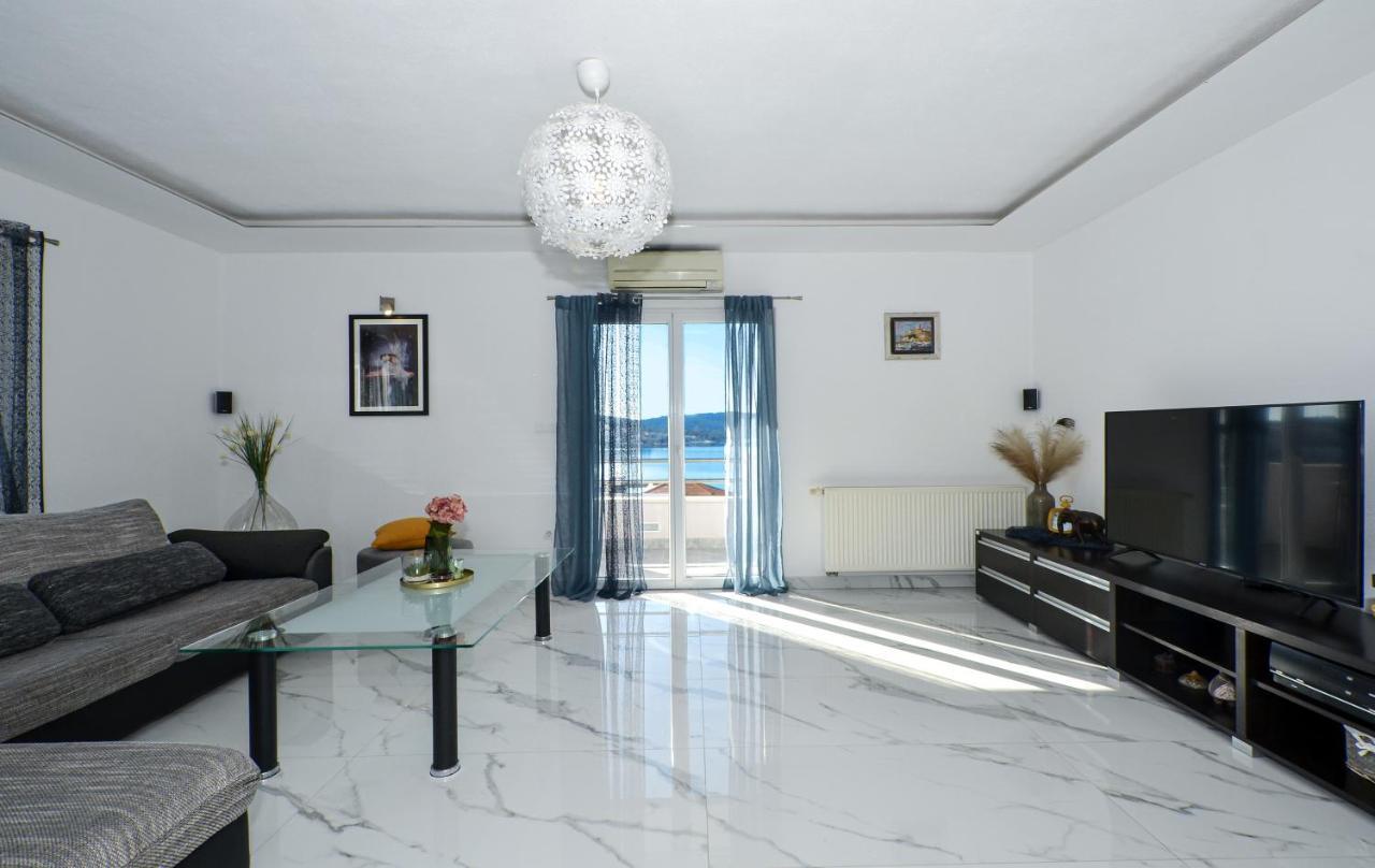 Copacabana Beach Apartments Trogir Exterior photo